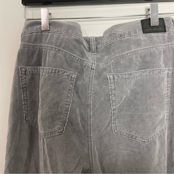 [American Eagle] Women's Gray Corduroy High Rise Straight Leg Mom Jeans - Picture 5 of 9